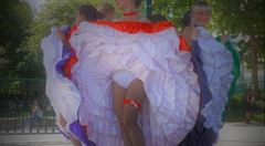 -Cancan-Trio-flou